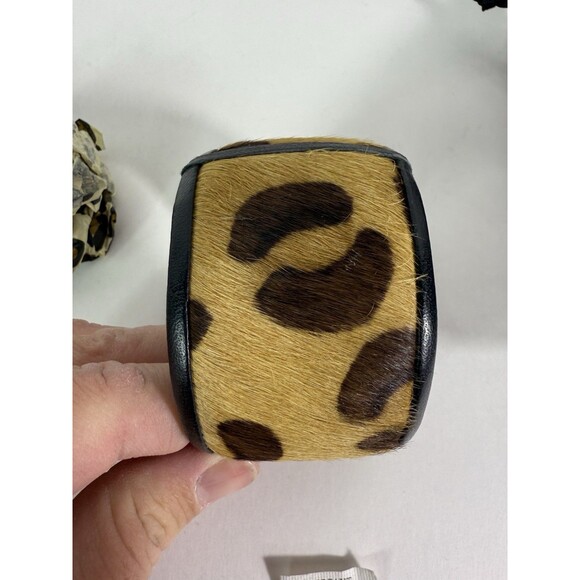 Clever Carriage Wristband Cow Hide Leather Bangle Slip On - Picture 5 of 11